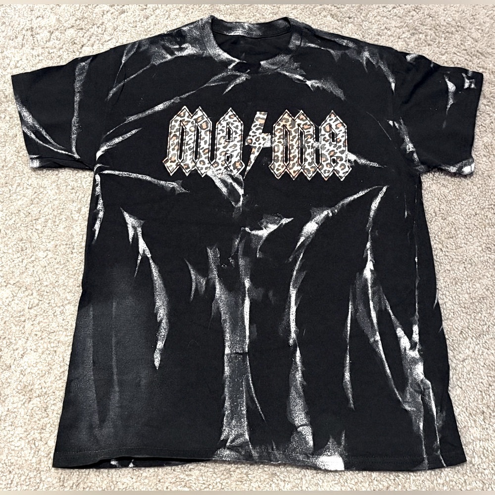 🎀 2/$10 - Customized - “MAMA” T-Shirt